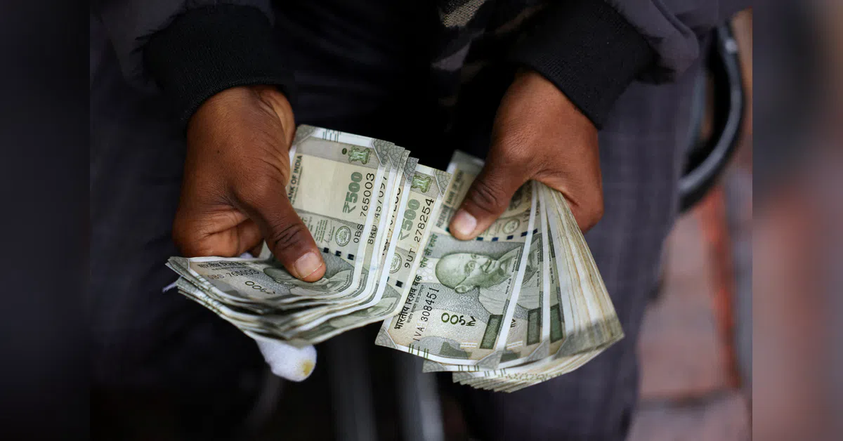 Currency in circulation rises 11%, nears record ₹43 trillion by mid-May | Finance News